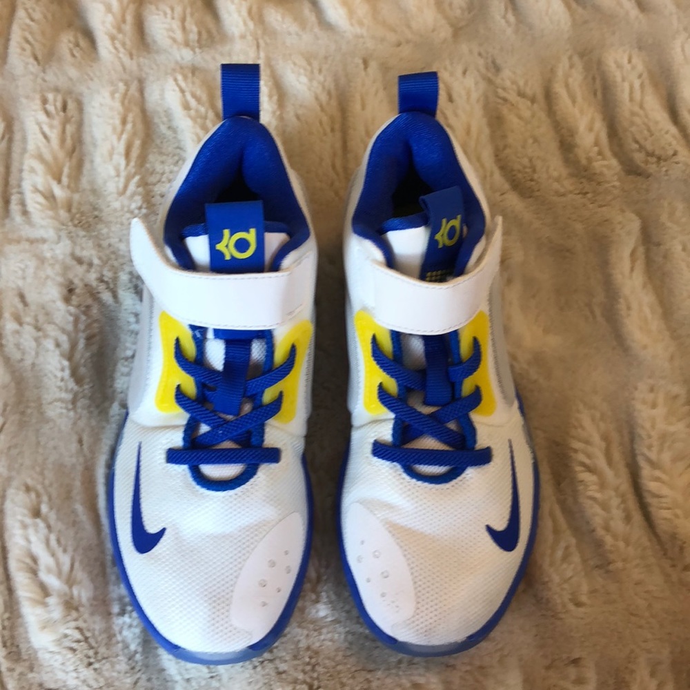 Nike Girls Basketball shoes